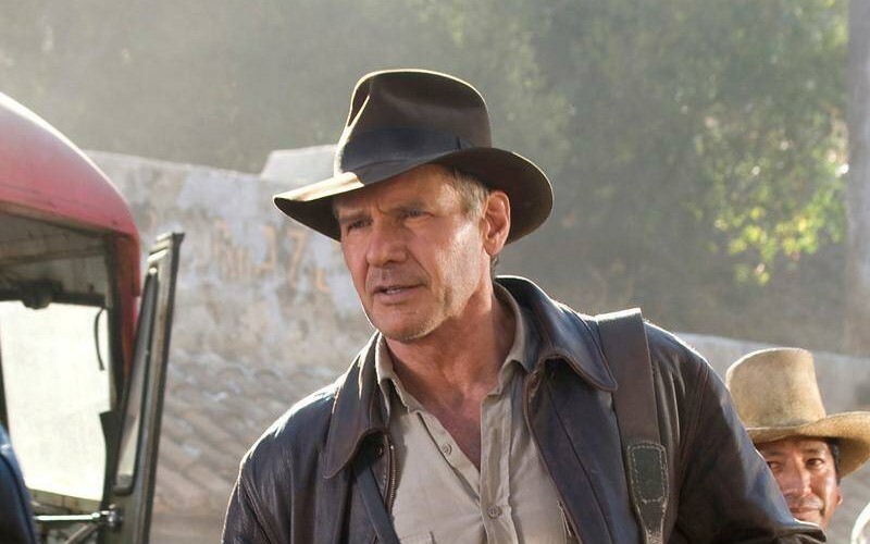 Topi Indiana Jones yang dipakai aktor Harrison Ford dilelang dan laku USD630.000. (Foto: Mercury)