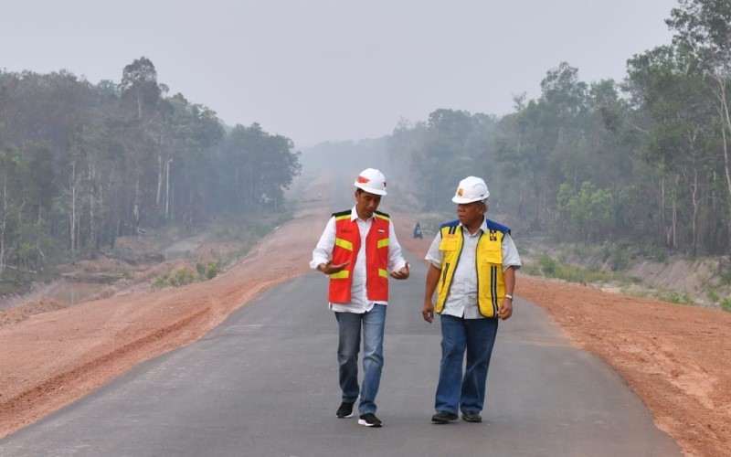 Selama 10 tahun, pembangunan infrastruktur dilakukan di berbagai sektor mulai dari konektivitas hingga air minum. (Foto: Dok. Setkab)