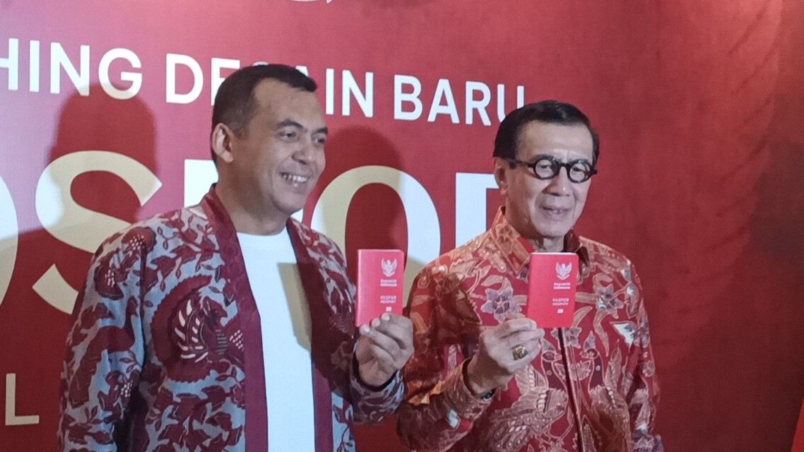 Desain Paspor RI Kini Berwarna Merah Putih, Ini Makna Filosofisnya. (Foto Refi Sandi/MPI)