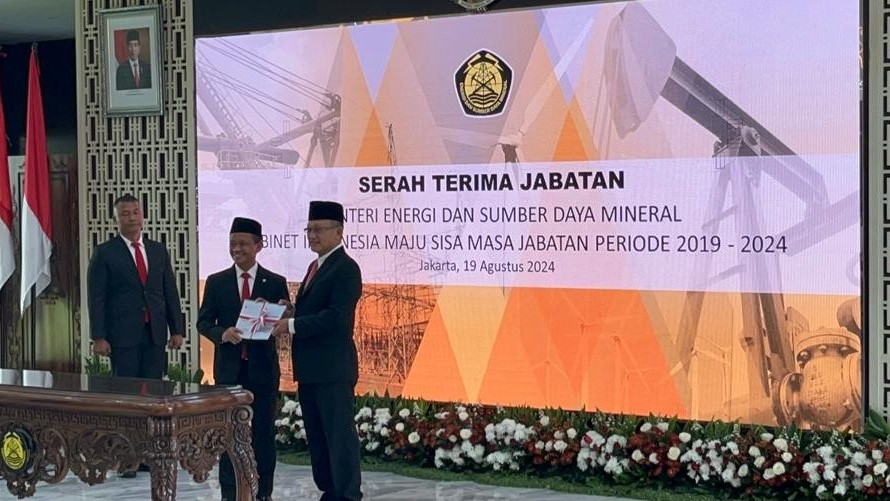 Arifin Tasrif Resmi Serahkan Jabatan Menteri ESDM ke Bahlil Lahadalia. (Foto Atikah/MPI)