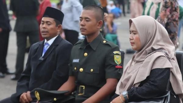 Cerita Prada Shabilla Alhaqim, Kisah Inspiratif Anak Kuli Bangunan Jadi Tentara. (Foto: Kodam II Sriwijaya)