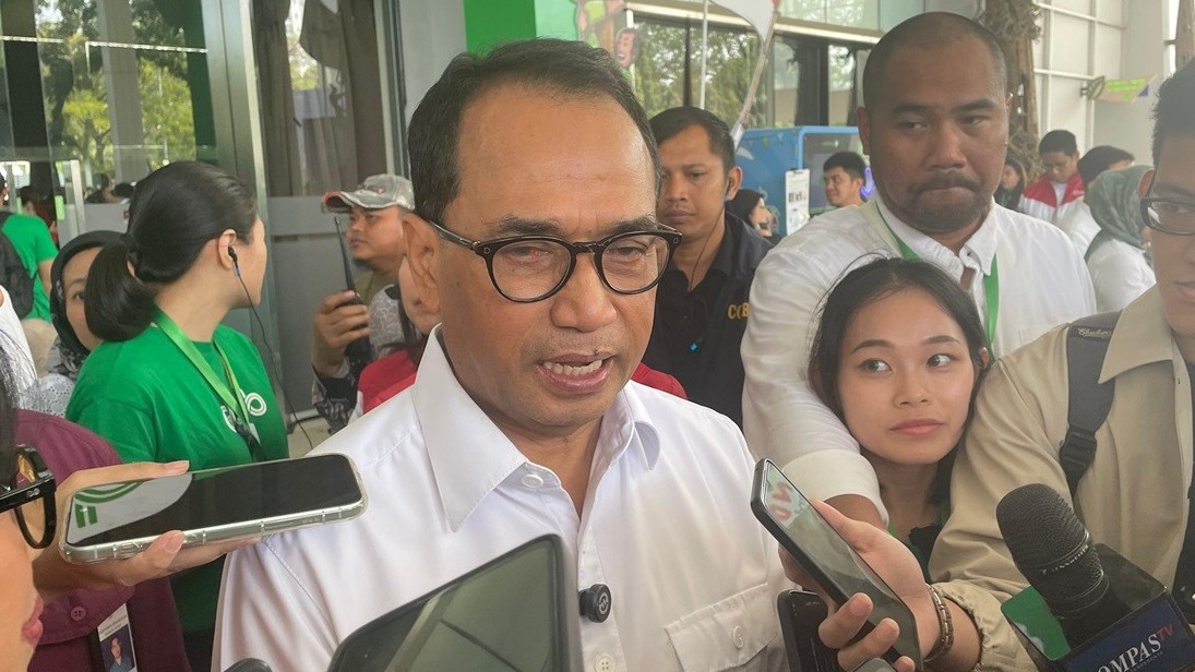 Kurangi Emisi Karbon, Menhub Perintahkan Transportasi Umum Beralih ke Kendaraan Listrik. (Foto Tangguh Yudha/MPI)