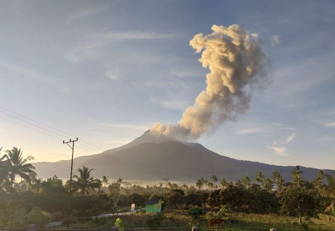 Gunung Api Lewotobi Laki-laki Erupsi, Tinggi Letusan 600 Meter (Foto: dok PVMBG)