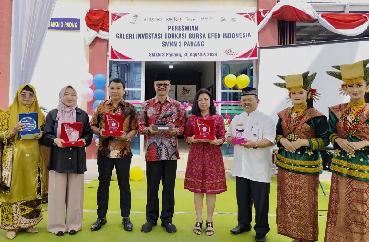 Gaet Investor Muda, MNC Sekuritas Resmikan Galeri Investasi Edukasi di SMKN 3 Padang. (Foto: MNC Media)
