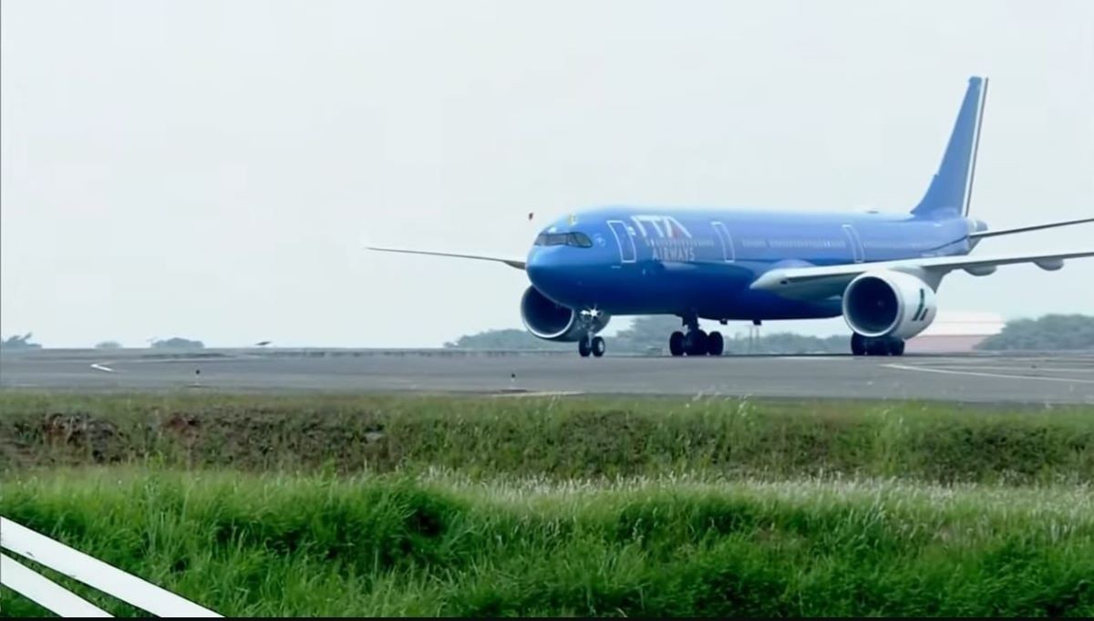 Paus Fransiskus Tak Pakai Jet Pribadi, Intip Pesawat Komersil yang Dipakai Kunjungan ke RI. (Foto: Riyan Rizky/MNC Media)