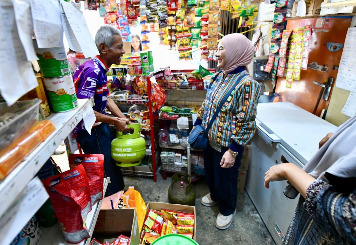 Dirut Pertamina Cek Langsung Ketersediaan Pasokan LPG 3 Kg di Solo. (Foto: Ary Wahyu Wibowo/MNC Media)