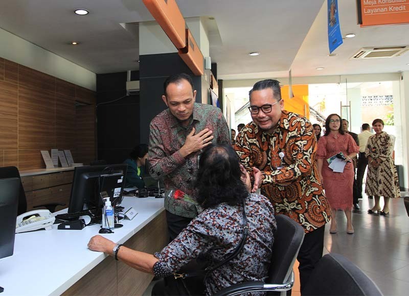 Rayakan Hari Pelanggan Nasional 2024, ASABRI Bersama BTPN Berikan Layanan ke Nasabah (FOTO:Dok ASABRI)