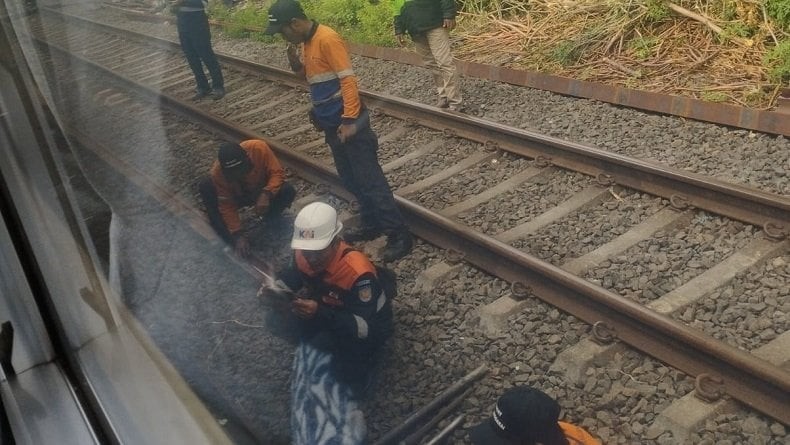 Rel KRL jurusan Pasar Minggu-Manggarai mengalami patah (Istimewa)