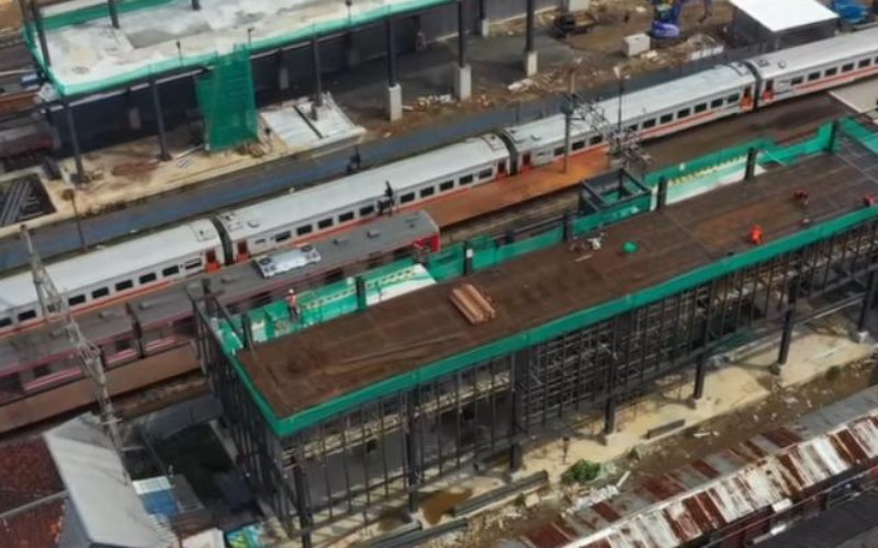 Pengguna KRL di Stasiun Rangkasbitung akan mengalami perubahan jalur mulai Selasa, 17 September 2024.