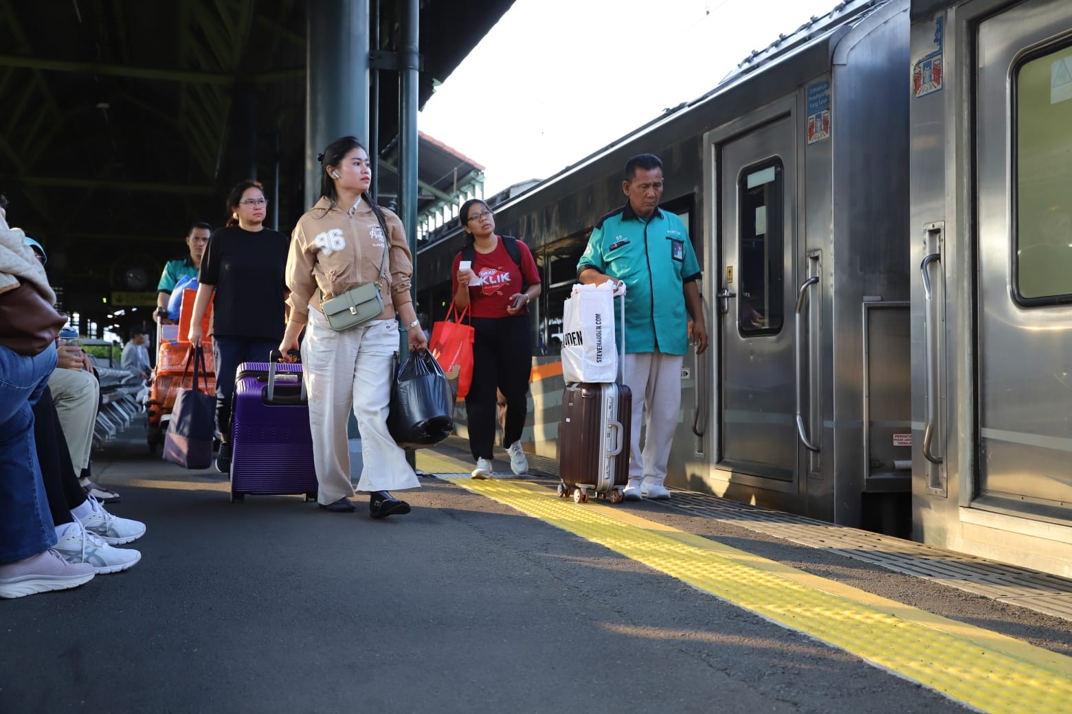 Kota Wisata Jadi Tujuan Favorit Penumpang KA saat Libur Panjang. (Foto KAI)
