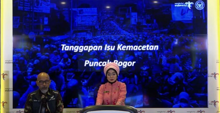 Puncak Bogor Macet Parah saat Long Weekend, Kemenparekraf Buka-bukaan Penyebabnya. (Foto: Annastasya/MNC Media)