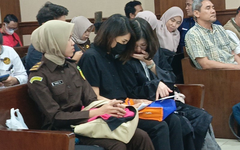 Sidang dengan agenda pemeriksaan saksi dengan terdakwa, Helena Lim ini ditunda karena Helena mengalami keram leher. (MNC Media)