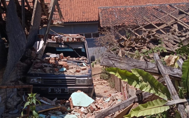 Getaran gempa bumi ini menyebabkan kerusakan pada rumah warga hingga fasilitas publik.