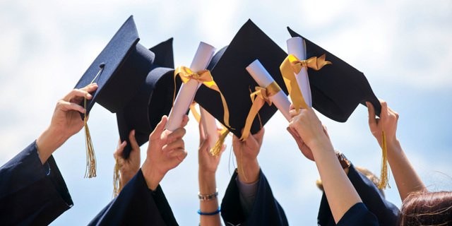 Peluang Kerja untuk Sarjana Ekonomi: Prospek dan Karier yang Menjanjikan. (Foto: Peluang Kerja untuk Sarjana Ekonomi)