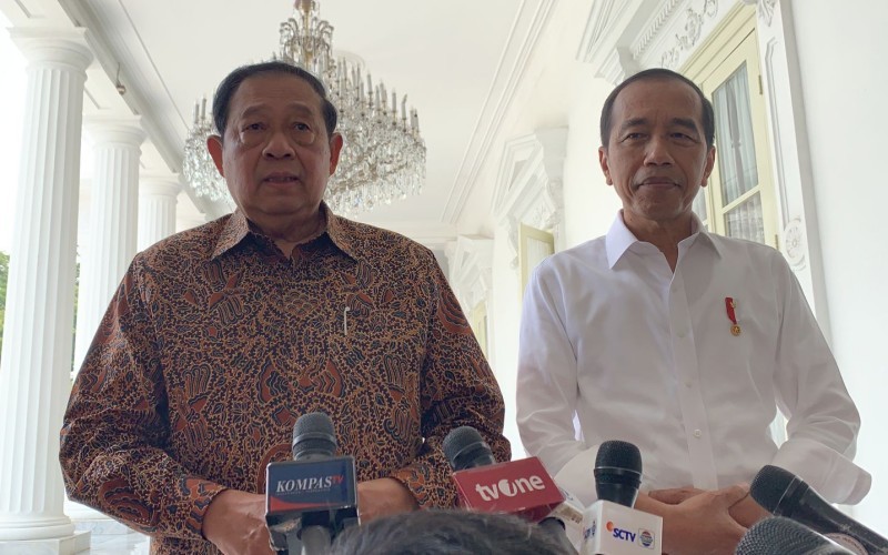Presiden ke-enam Republik Indonesia, Susilo Bambang Yudhoyono (SBY) bertemu Presiden Jokowi di Istana Merdeka, Jakarta, Sabtu (21/9/2024).