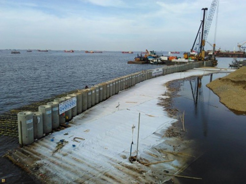 Giant Sea Wall atau tanggul laut raksasa merupakan proyek besar yang juga membutuhkan anggaran besar. (Foto: Setkab)