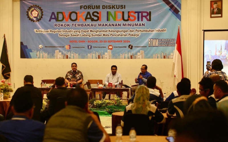 Kebijakan kemasan rokok polos tanpa merek menuai kritikan, termasuk dari serikat pekerja di Industri Hasil Tembakau. (Foto: MNC Media)