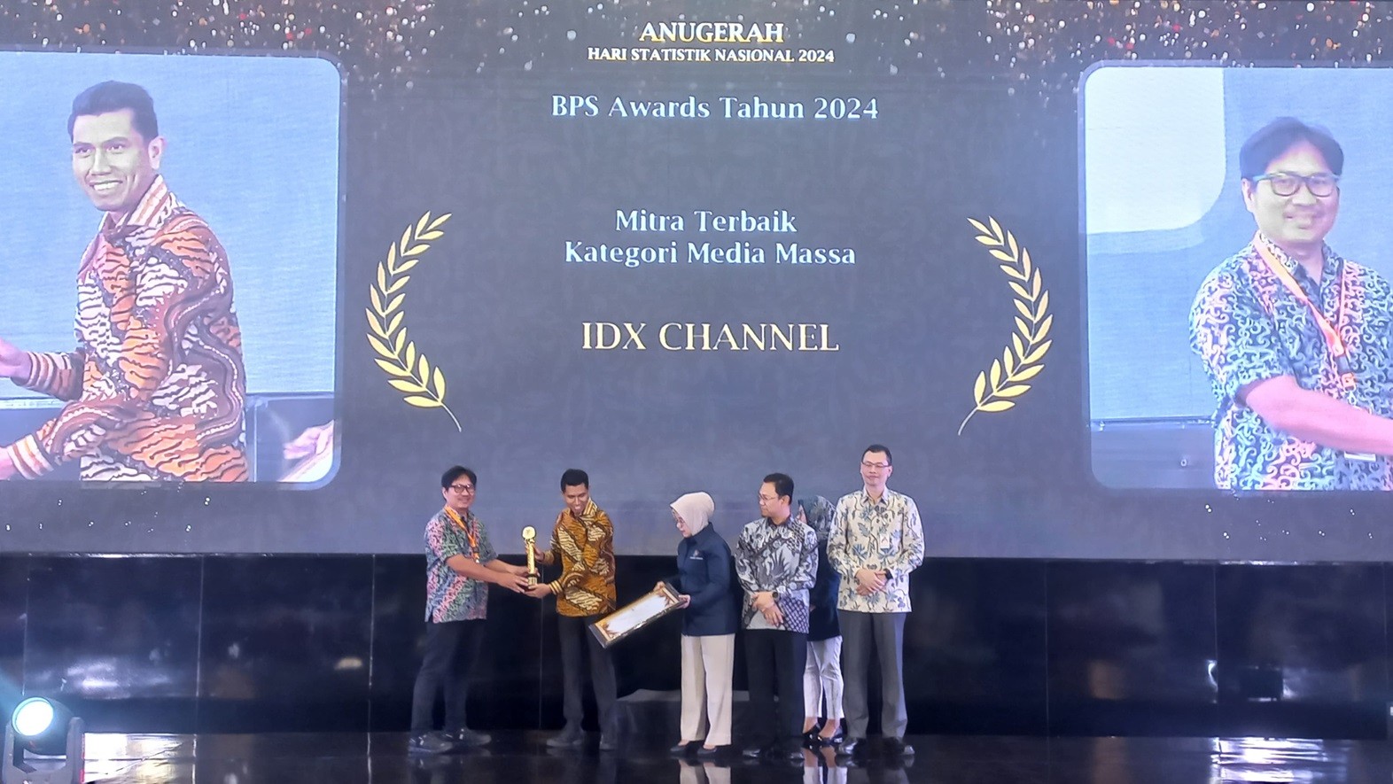 IDX Channel Raih Penghargaan BPS Awards Mitra Terbaik Kategori Media Massa. (Foto Cahya/IDXChannel)