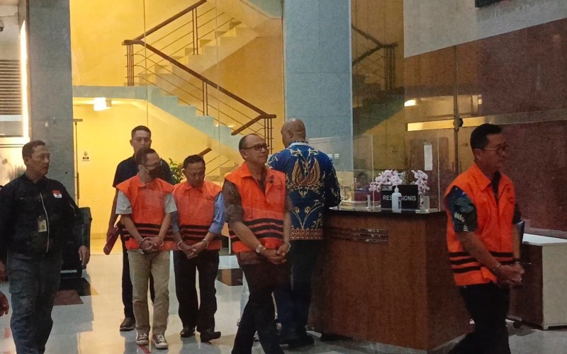 Tersangka dugaan korupsi pengadaan CCTV dan penyediaan internet dalam proyek Bandung Smart City.