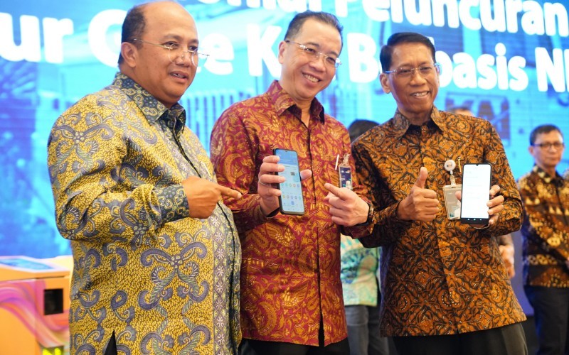 Bank Mandiri memperkuat sinergi dengan PT Kereta Api Indonesia atau KAI Group.