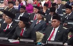 Komeng Resmi Dilantik Sebagai Anggota DPD RI, Miliki Harta Rp15,7 Miliar. (Foto: Youtube DPR RI)