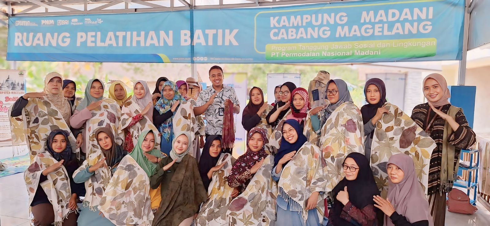 PNM melatih klaster nasabah batik di Kampung Madani Desa Gandusari, Kabupaten Magelang, Jawa Tengah. (Foto: Dok. PNM)