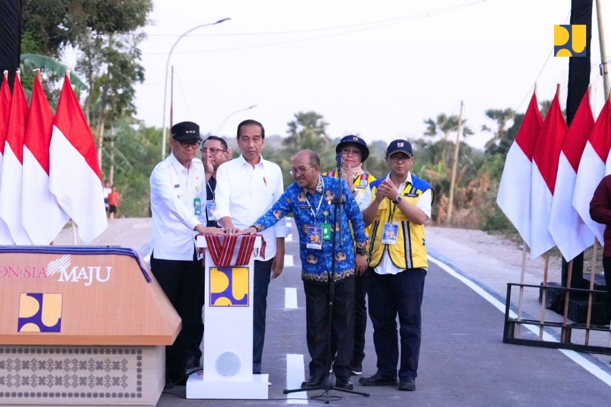 Jokowi Gelontorkan Rp737 Miliar untuk Perbaiki Jalan Daerah 217,9 KM di NTT. (Foto: MNC Media)