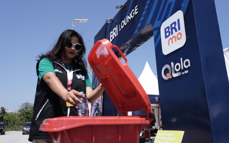 BRI kembali menunjukkan komitmen terhadap kelestarian lingkungan melalui Program BRI Peduli pada ajang MotoGP Mandalika 2024. (Foto: Dok. BRI)