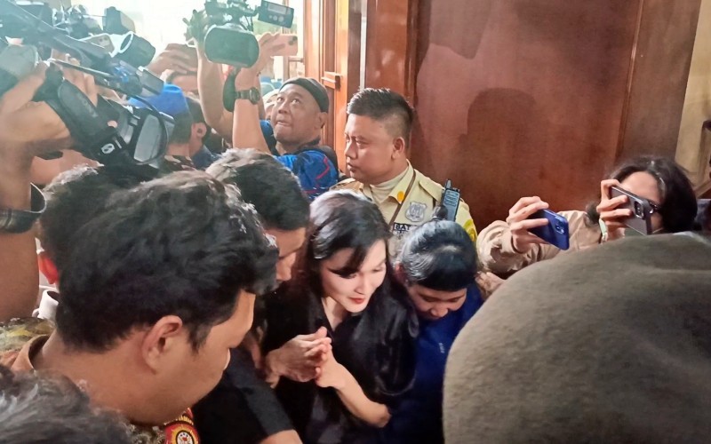 Aktris Sandra Dewi menghadiri sidang di Pengadilan Tipikor Jakarta, Kamis (10/10/2024) (Nur Khabibi/MNC Media)