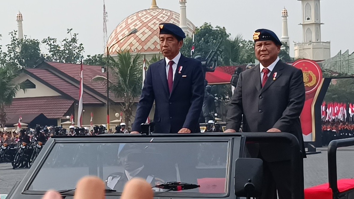 Hadiri Apel Pengamanan Jelang Pelantikan Presiden, Jokowi Naik Maung Bareng Prabowo. (Foto Raka Dwi/MPI)
