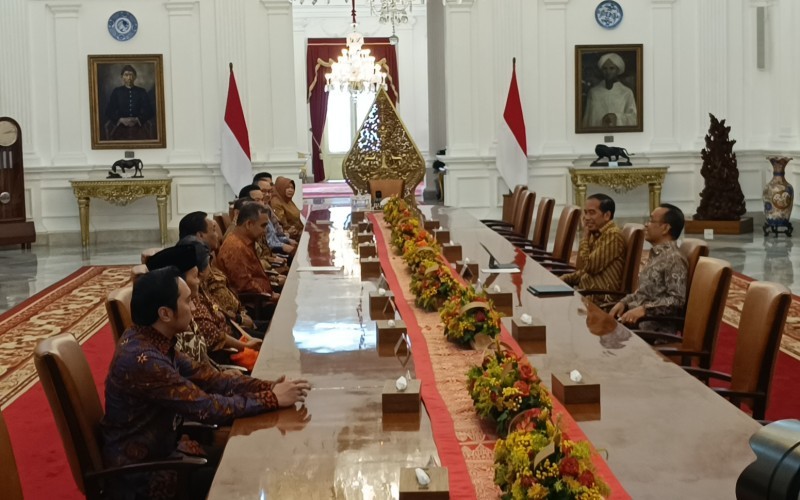 Presiden Jokowi menerima pimpinan MPR di Istana Merdeka, Jakarta, Senin (14/10/2024).