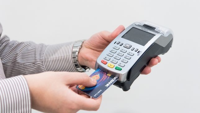Apakah Mesin EDC Bisa untuk Semua Bank? Pahami Cara Kerjanya. (Foto: MNC Media)