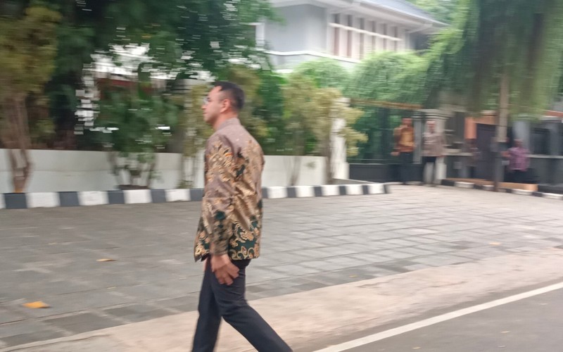Artis papan atas Raffi Ahmad dan ulama Gus Miftah ikut merapat ke kediaman Presiden terpilih, Prabowo Subianto.