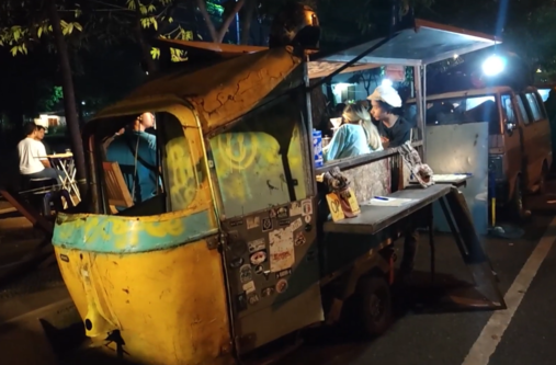 Kisah Sukses Mantan Pengamen Buka Warkop Pakai Bajaj, Omzet Jutaan per Hari. (Foto: Kepo Bisnis)