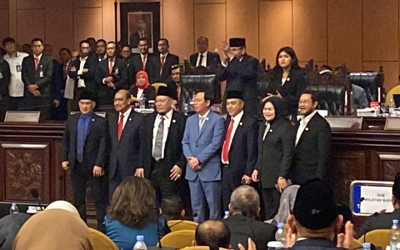 Salah satu calon menteri yang dipanggil yakni Ketua DPD Sultan Baktiar Najamudin. Dia dipanggil ke kediaman Prabowo di Jalan Kertanegara, Jakarta Selatan.