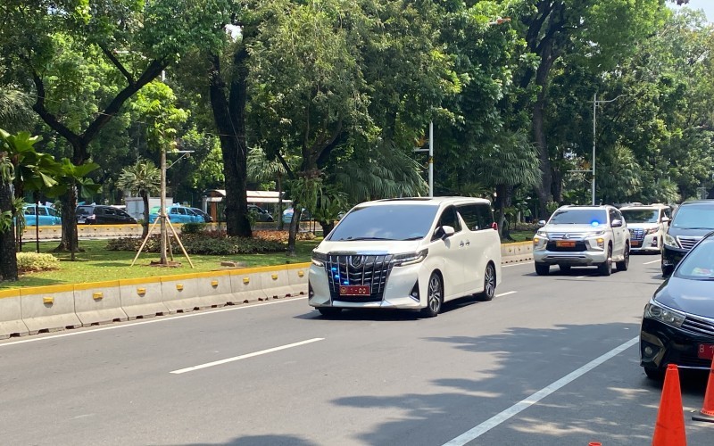 Presiden terpilih sekaligus Menhan, Prabowo Subianto tiba di Kantor Kementerian Pertahanan. (Riyan Rizki Roshali/MPI)