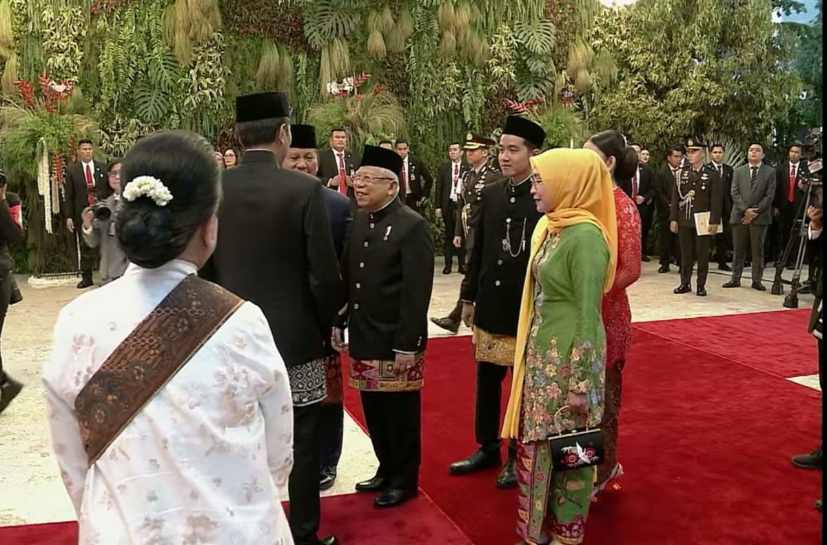 Momen Jokowi-Maruf Berbincang Akrab dengan Prabowo jelang Pelantikan. (Foto: Felldy/MNC Media)