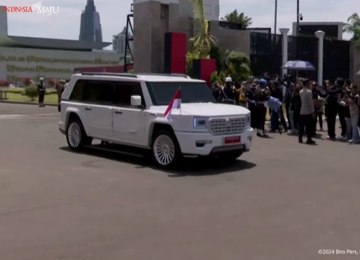 Prabowo Gunakan Mobil Maung Limo Putih Buatan Pindad Usai Dilantik Jadi ...