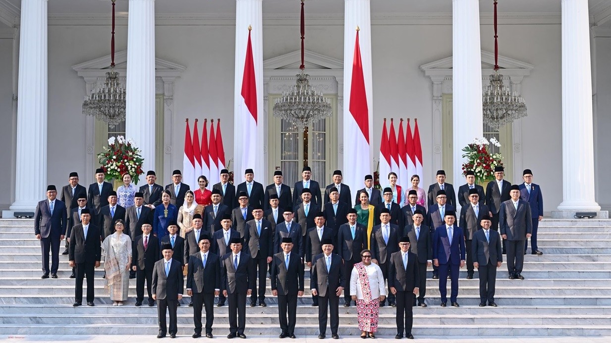 Presiden dan para menteri Kabinet Merah Putih berfoto bersama di Istana Merdeka, Jakarta, Senin (21/10/2024). (Foto: Setneg)