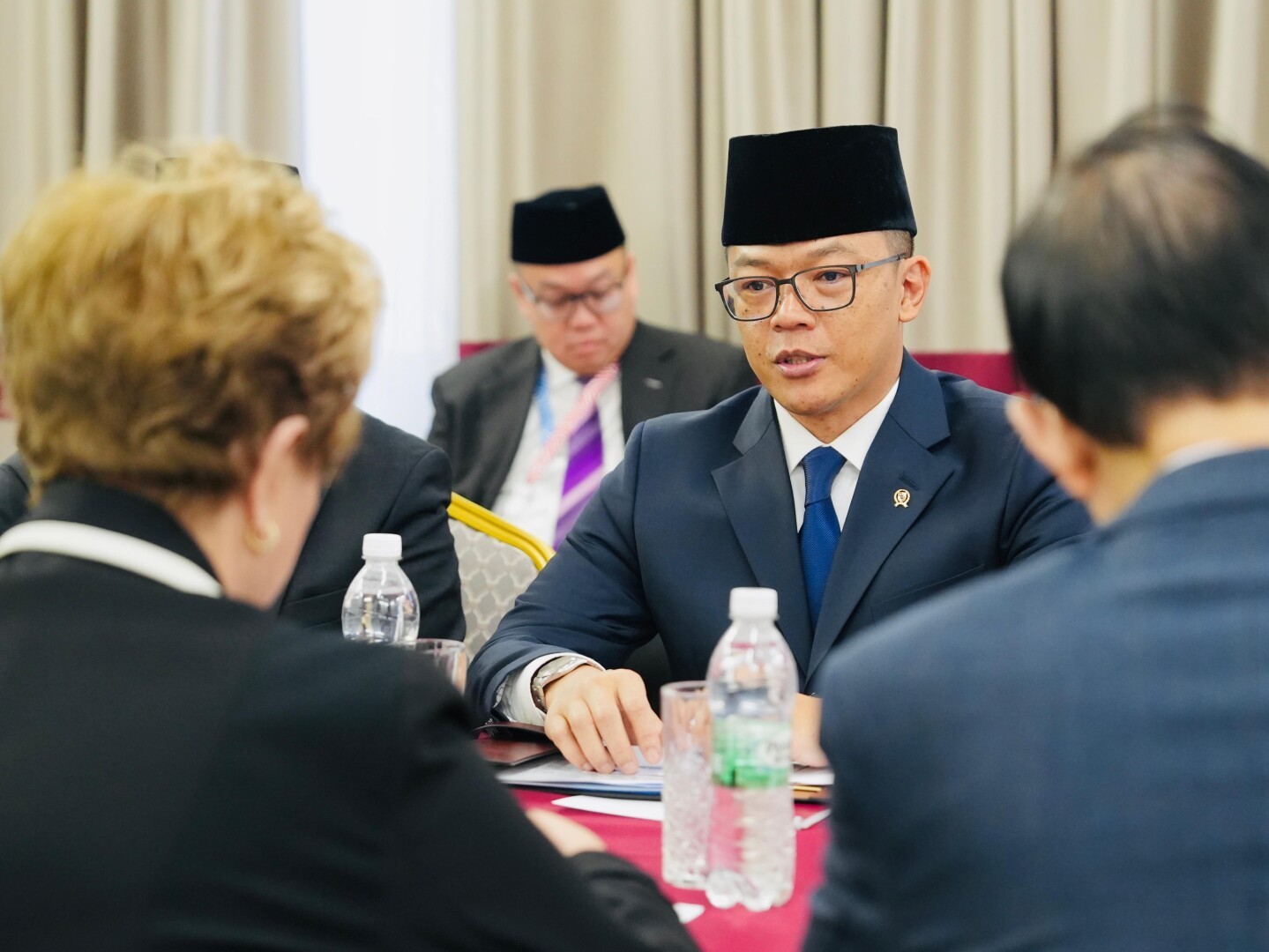 Menlu Sugiono Temui Bank Pembangunan BRICS, Bahas Program Makan Bergizi. (Foto: Kemlu)