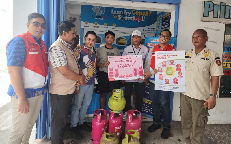 Pertamina dan Pemkot Solo melakukan inspek ke sejumlah usaha batik dan laundry. (Pertamina)