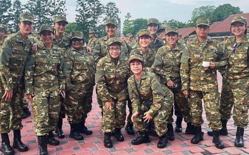 Presiden Prabowo Subianto membawa seluruh menteri hingga penasihat khusus presiden menjalani pembekalan di Akmil Magelang. (Foto: IG @veronicatan_official)