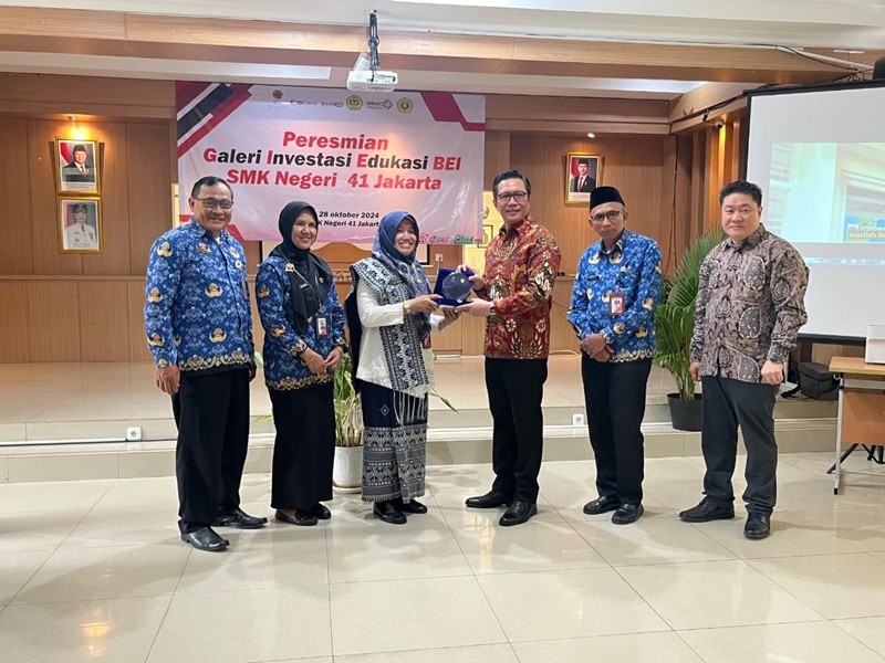 Resmikan Galeri Investasi di SMKN 41 Jakarta, Ini Pesan BEI (foto cahya)