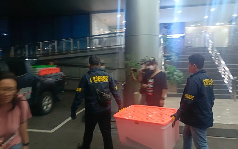 Geledah Kantor Kementerian Komdigi, Polisi Bawa Satu Container Box