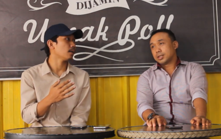 Kisah Sukses Penjual Nasi Goreng: Dulu Kuli Bangunan, Kini Omzet Rp100 Juta Sebulan. (Foto: YouTube/Ngaji Bareng)