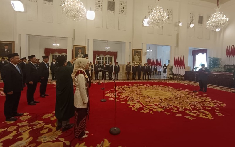 Presiden Prabowo Subianto melantik wakil dan anggota Dewan Ekonomi Nasional di Istana Negara, Jakarta.
