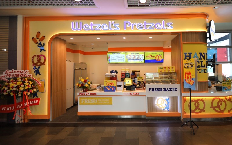 PT Erajaya Swasembada Tbk (ERAA) menambah portofolionya di bidang F&B dengan membuka gerai Wetzel's Pretzels. (Foto: MNC Media)