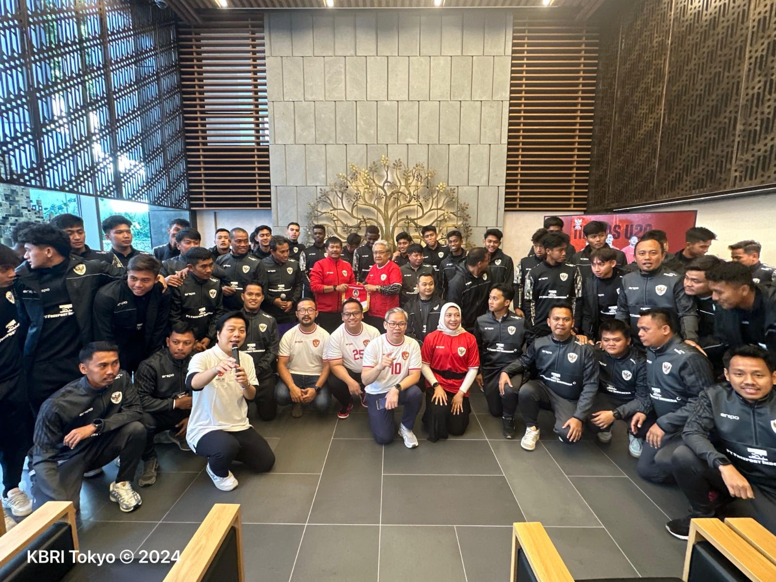 Garuda Muda Temu Sapa dengan WNI di Jepang. (Foto: KBRI Tokyo)