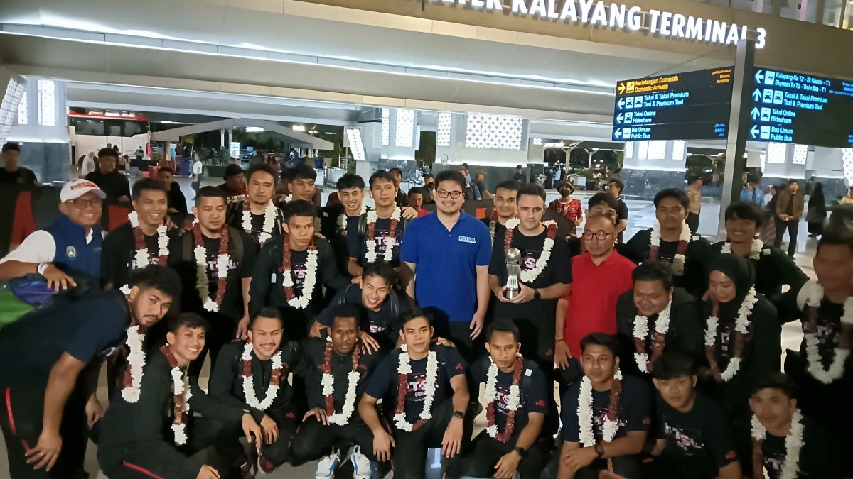 Timnas Futsal Indonesia Tiba di Tanah Air, Disambut Meriah Supporter. (Foto: Muhammad Gazza/MNC Media)