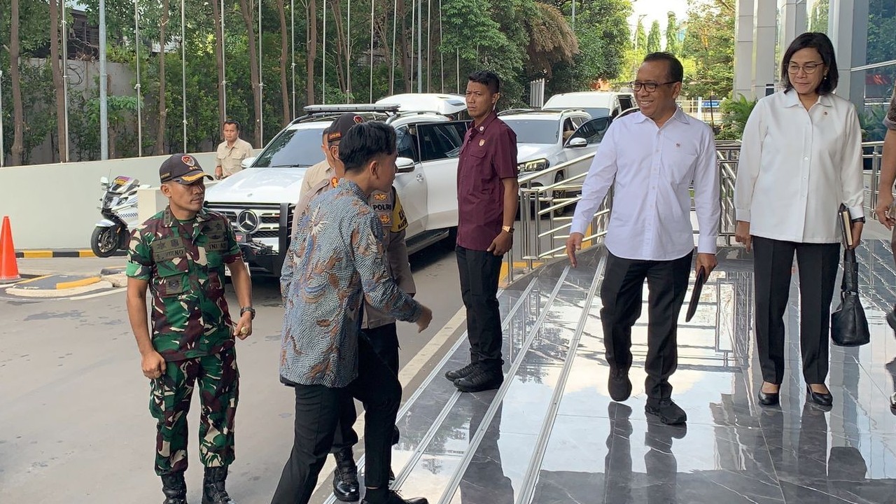 Tiba di Graha BNPB, Gibran Langsung Pimpin Rapat Penanganan Erupsi Gunung Lewotobi. (Foto Binti/MPI)